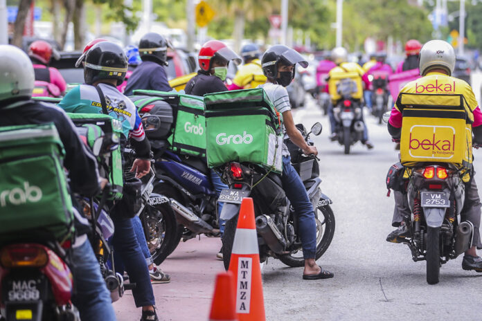 Transport minister: Food delivery services policy to be presented to Cabinet soon