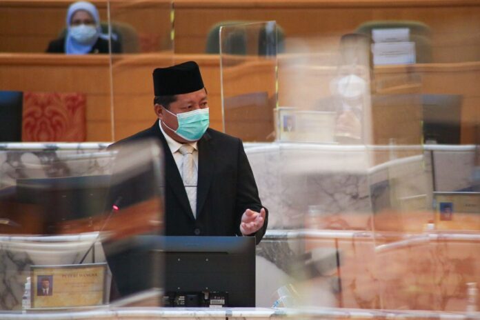 Johor to distribute 8,000 devices for home-based teaching and learning, says state rep