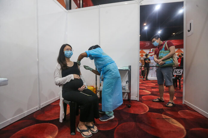 Deputy health minister says no decision yet on walk-in Covid-19 vaccination for pregnant women