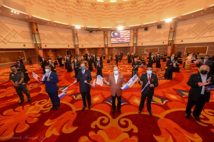 Hajiji: Fly Jalur Gemilang, State flag with pride and patriotism