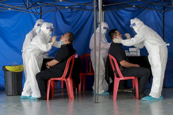 In Johor, 502 cops and family members tested positive for Covid-19 since March 2020