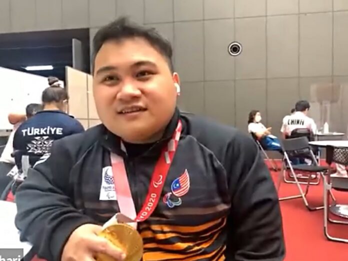 Gold medal gift to Malaysia for National Day – Bonnie