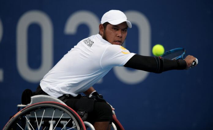 Abu Samah fights back from set down to move into second round