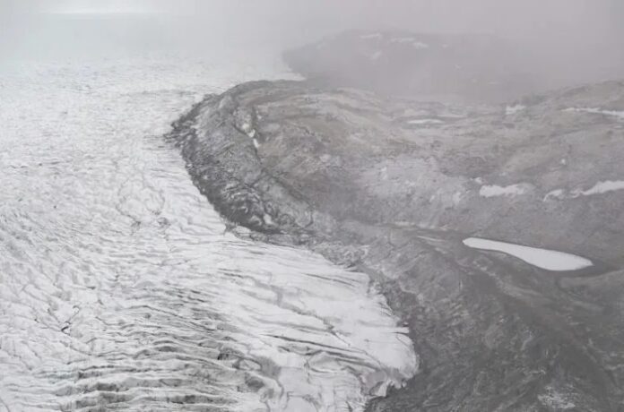 Heatwave causes massive melt of Greenland ice sheet