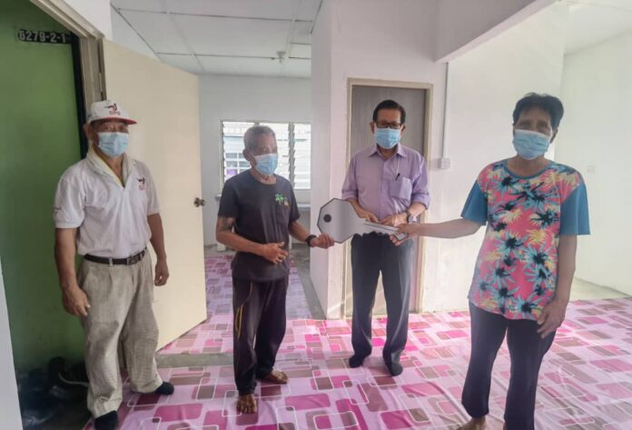 Minister goes all out in securing house, welfare aid for ageing couple