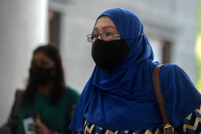 In Kuala Lumpur, housewife weeps in court after fined RM9,000 for insulting Agong