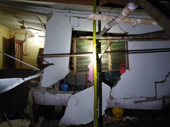18 evacuated after houses collapsed in Daro