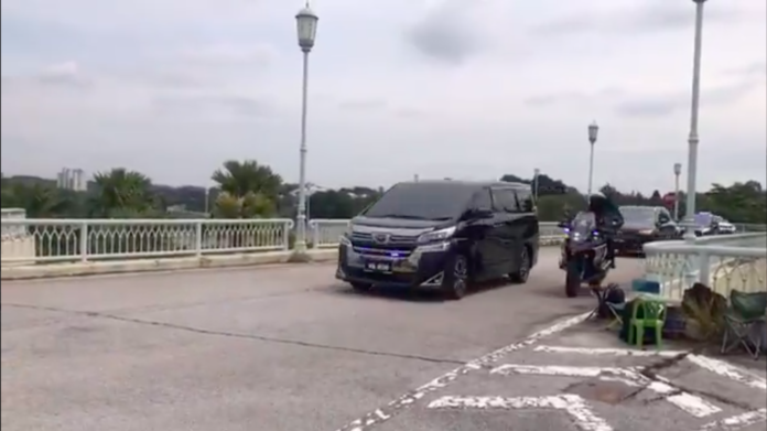 Ismail Sabri seen arriving at Istana Negara, Muhyiddin to address nation