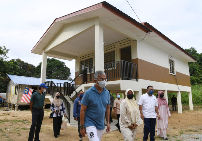 In Pahang, King presents house keys to families affected by floods