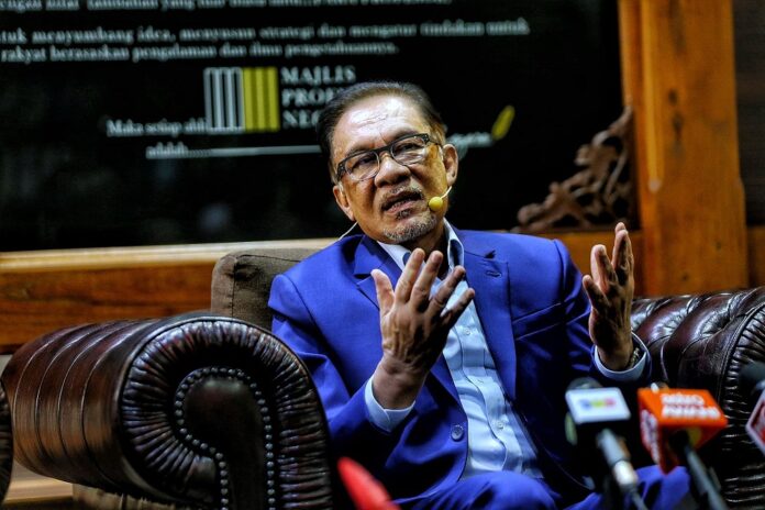 Opposition leader Anwar thanks outgoing PM, urges nation to remain calm during transition