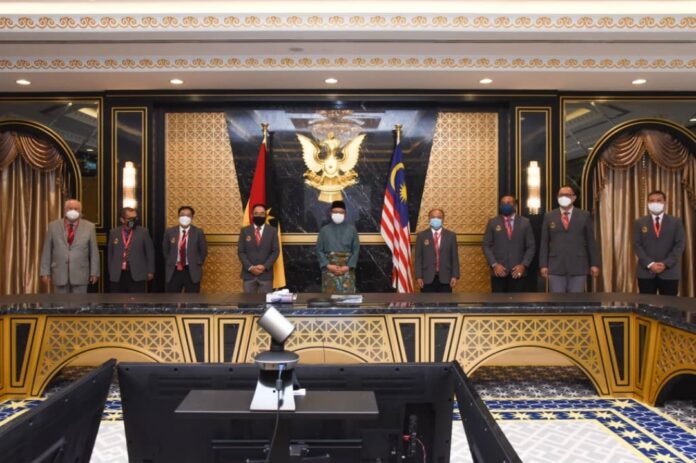 Sarawak CM receives two courtesy calls at his office