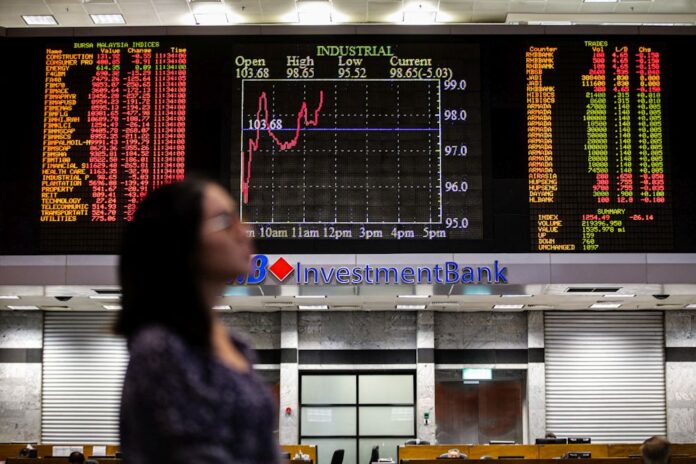 Bursa opens lower amid political uncertainty