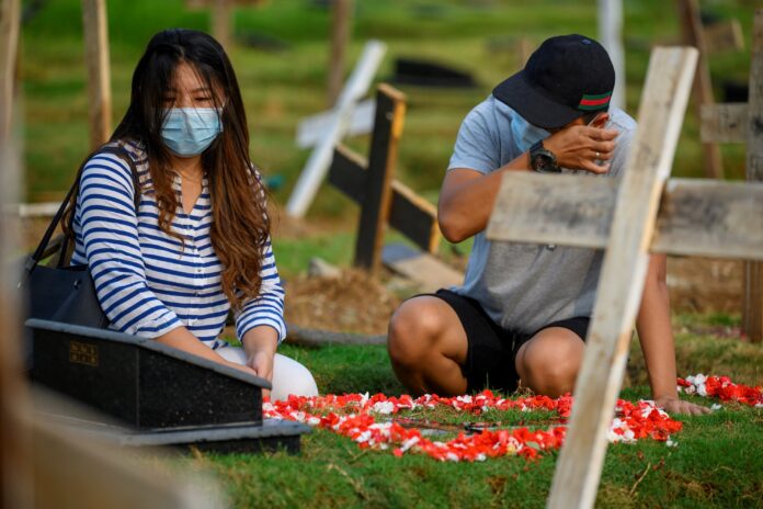 Indonesian parents grieve for child Covid-19 victims