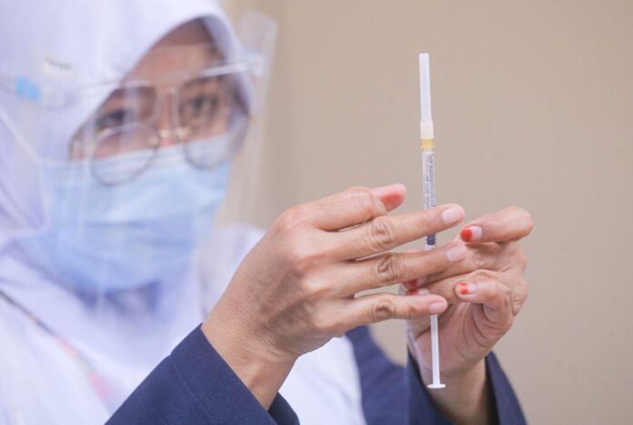 Health minister: More than 23.6 million Covid-19 doses administered as of yesterday