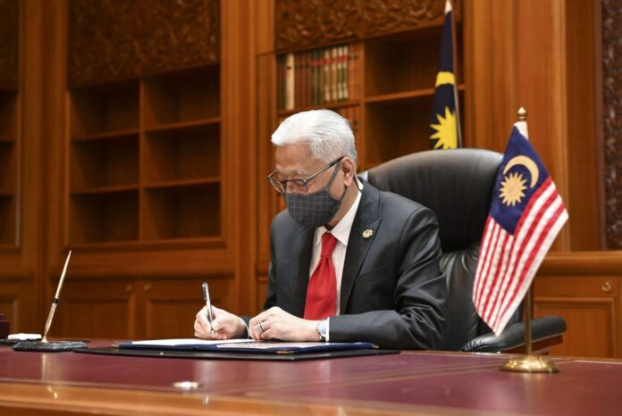 Ismail Sabri officially clocks in as PM (VIDEO)