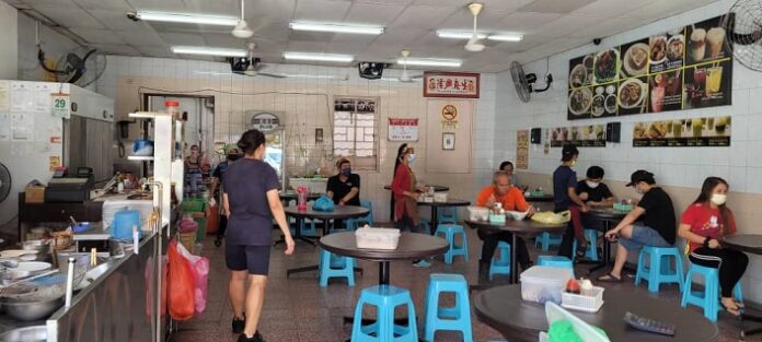 PH: Ensure hotel, restaurant workers get at least first dose before allowing dine-in