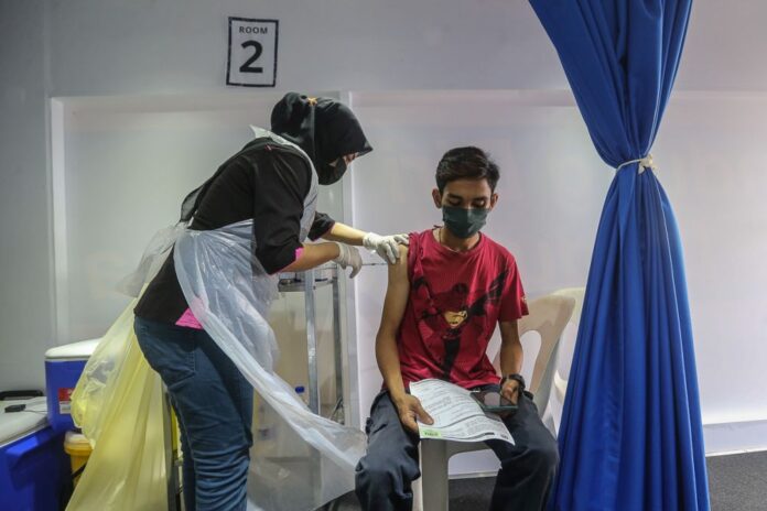 Sarawak to review dispensing Covid-19 vaccines to under-18s