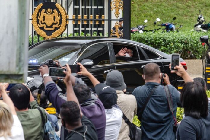 Najib first among Umno lawmakers to leave Istana after meeting with Agong