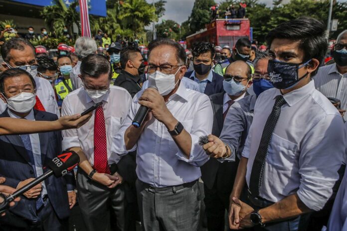 Kit Siang: Malaysia needs Anwar as PM to introduce new policies to fight Covid-19