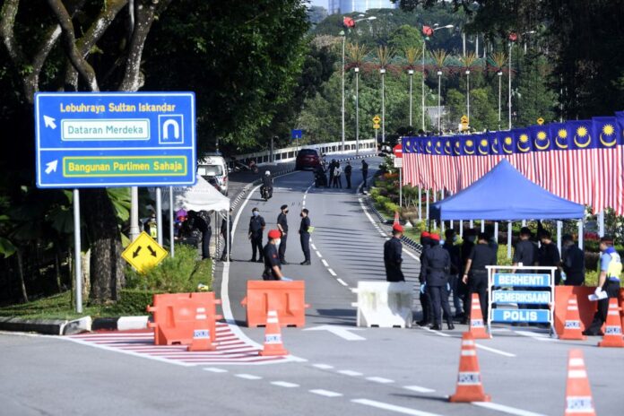 Police: 20 MPs give statements on Opposition bloc protest outside Parliament on Monday
