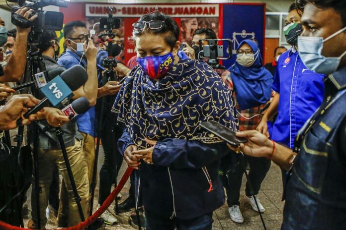 Hannah Yeoh moots Umno’s Azalina to helm home, law and women’s ministries (VIDEO)