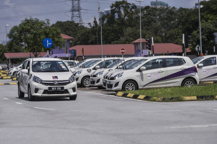 Transport minister: Driving schools allowed to operate from Thursday