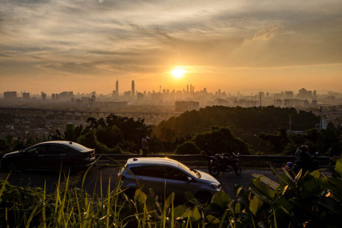 Statistics Dept: Malaysia’s economy gears up as more states move to next phase of NRP