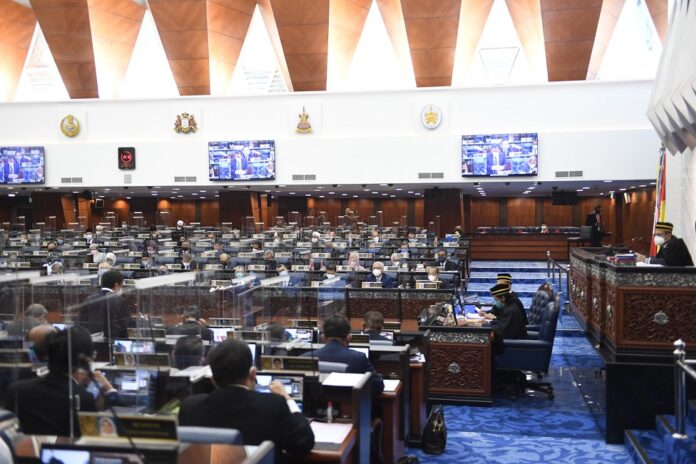 At Dewan Rakyat, MPs call for improvement of facilities, quality of education