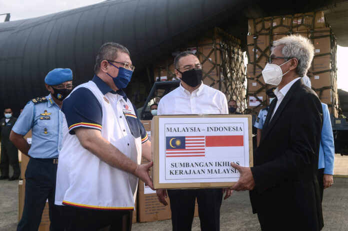 Covid-19: Malaysia hands medical supplies to Indonesia