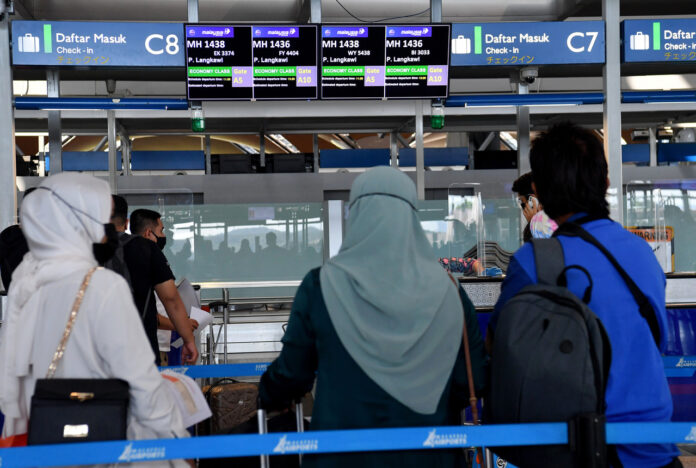 1,520 passengers on eight flights flew to Langkawi under travel bubble project – Wee