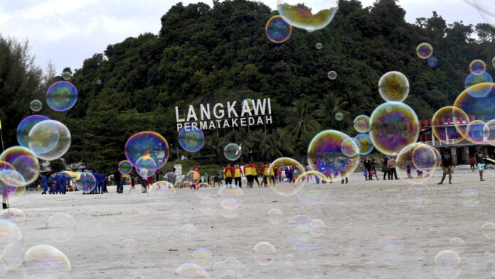 PM: Interstate travel, tourism OK once 90 pct adults in Malaysia vaccinated