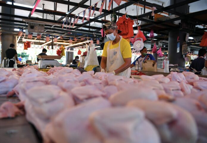 Industry players agree to further reduce chicken price