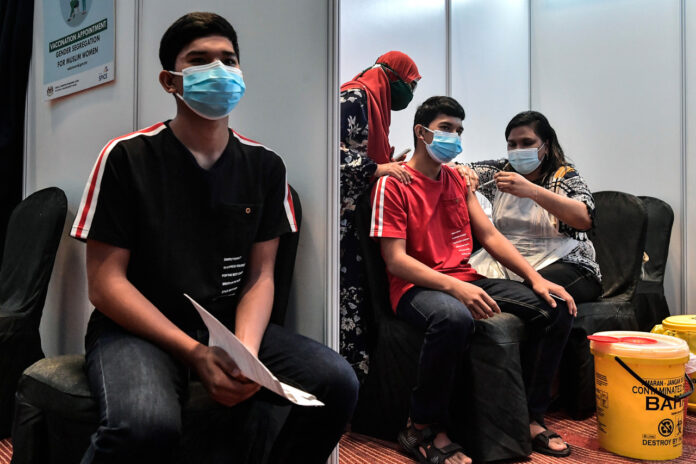 No serious side effects for teens after vaccination – Noor Azmi