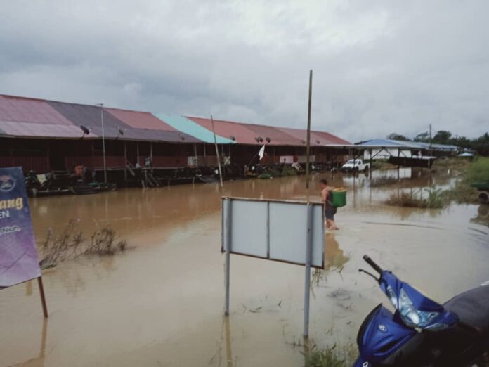 Flooding hits Baram, Subis districts, water level as high as five feet
