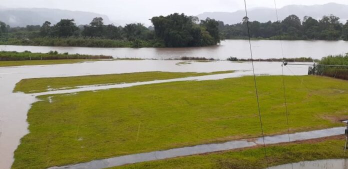 Flood forces Lawas Airport to close for 3 days, 18 flights cancelled from today until Thursday – Henry