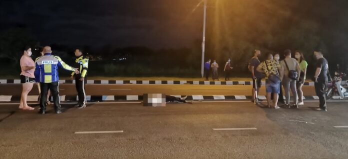 Female motorcyclist killed in single-vehicle accident in Miri