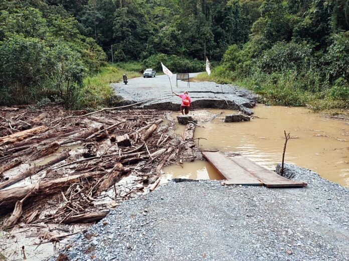 Seriban Bridge collapse inconveniences many, authorities urged to repair it