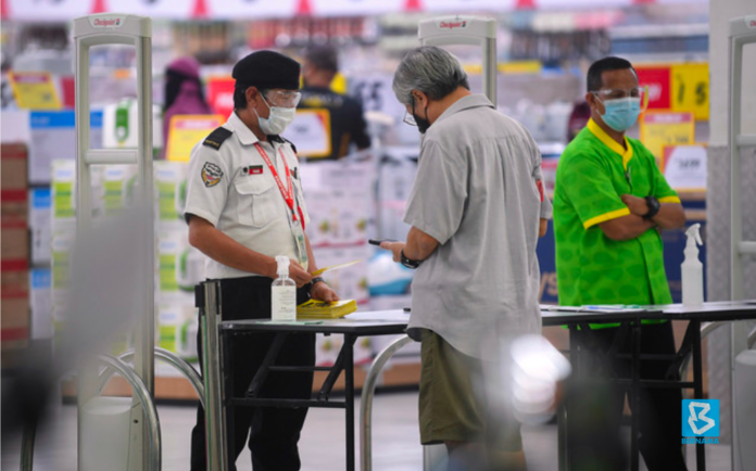 Sarawak police issue 51 SOP compounds today, 48 in Kuching