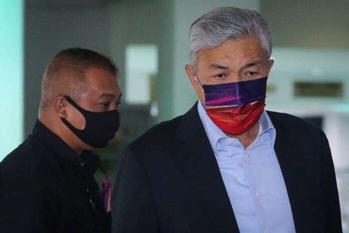 Claiming Zahid ‘overprosecuted’, lawyer suggests prosecutors drop some ’empty shell’ charges