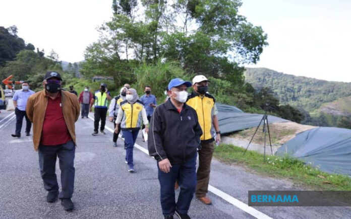 Perak MB: Cracks on Jalan Simpang Pulai-Blue Valley could get worse if rains continue