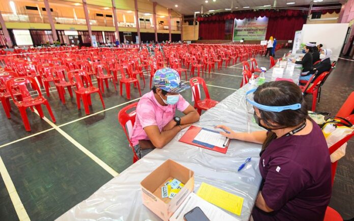Vaccination centres in Sandakan deserted