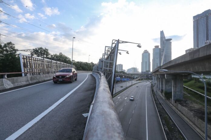 Allow interstate travel in Malaysia only after hospital admissions, use of ICU beds lower to 50pc, MMA tells Putrajaya
