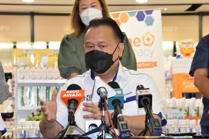 No plans to remove ceiling price on 3-ply face mask, says KPDNHEP