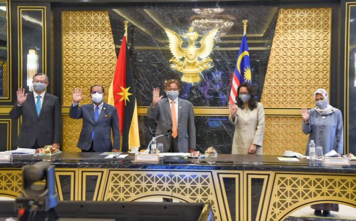 Sarawak to continue investing in own talents to attain IR 4.0 status, says Abang Johari