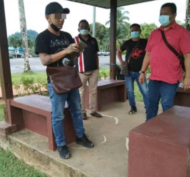Man caught selling illegal lottery tickets from gazebo by Tasik Biru