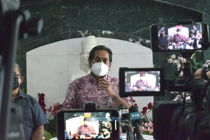 Khairy announces several additional health resources to help Sarawak cope with surge in Covid-19 cases