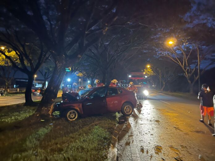 Three men killed in single-vehicle crash at Jalan Bako