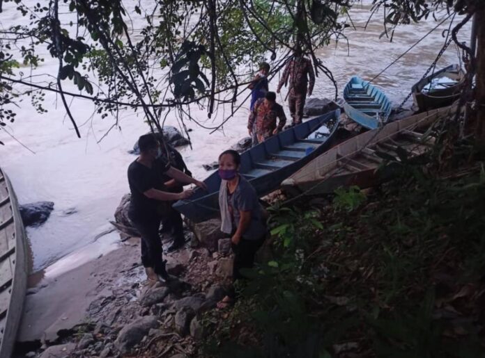 Two missing after boat capsizes