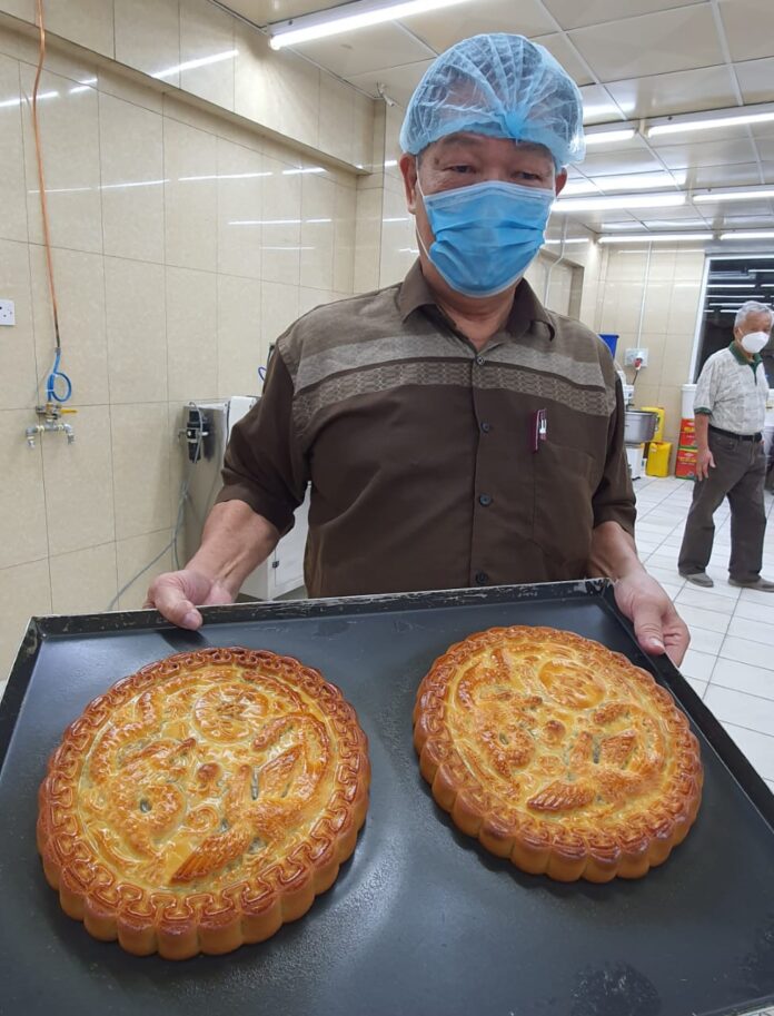 Demand for mooncakes drop but prices going up