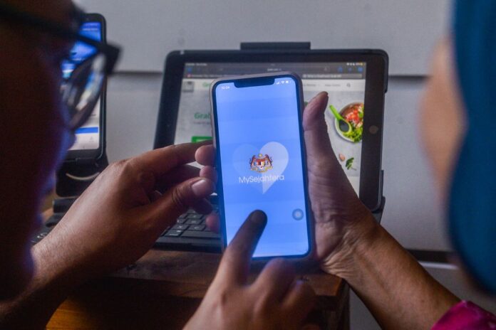 As life in Malaysia turns digital due to Covid-19, elderly may be left behind
